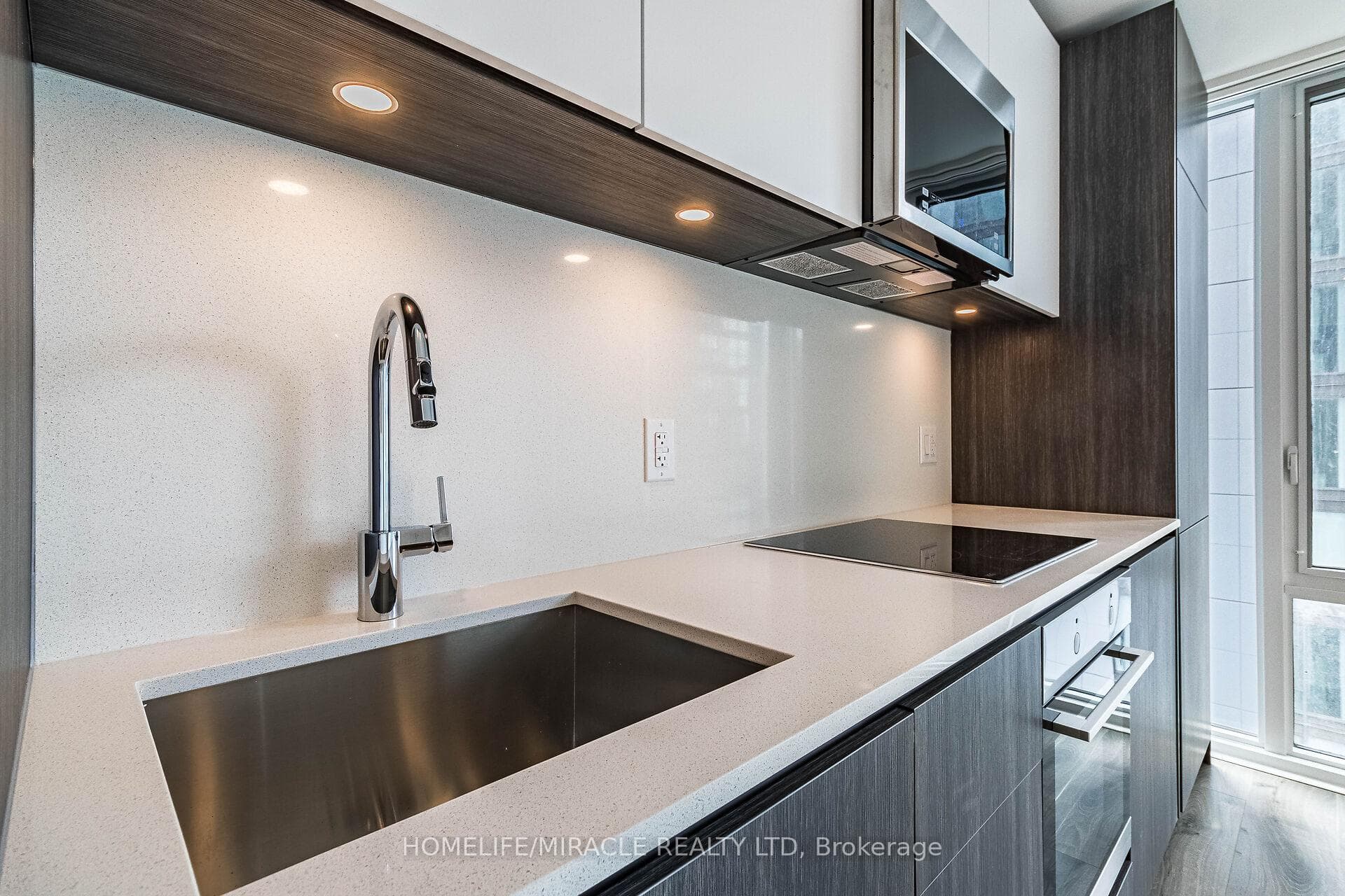 28 Widmer Street Unit 4021 photo 8