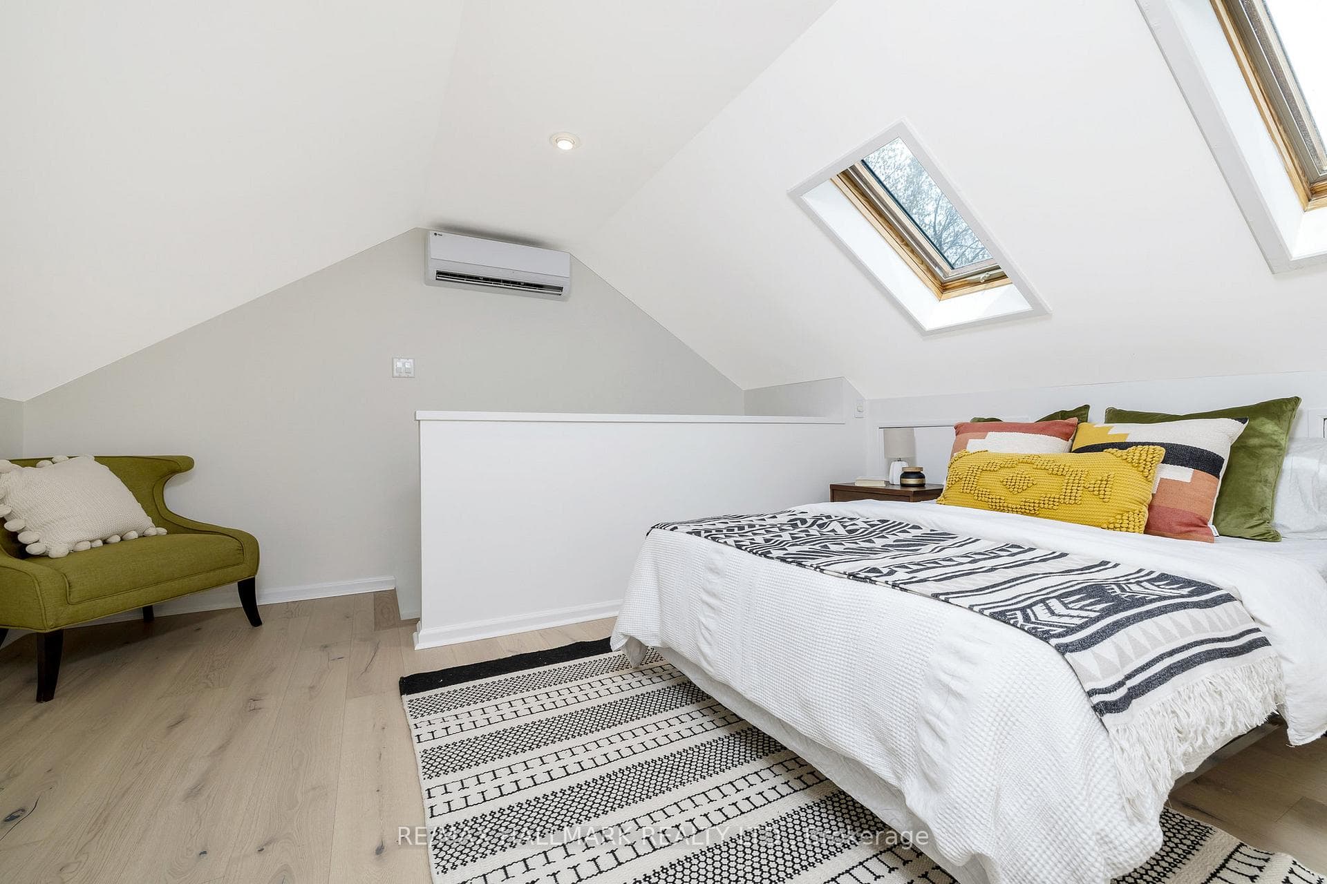 219 Dovercourt Road photo 25