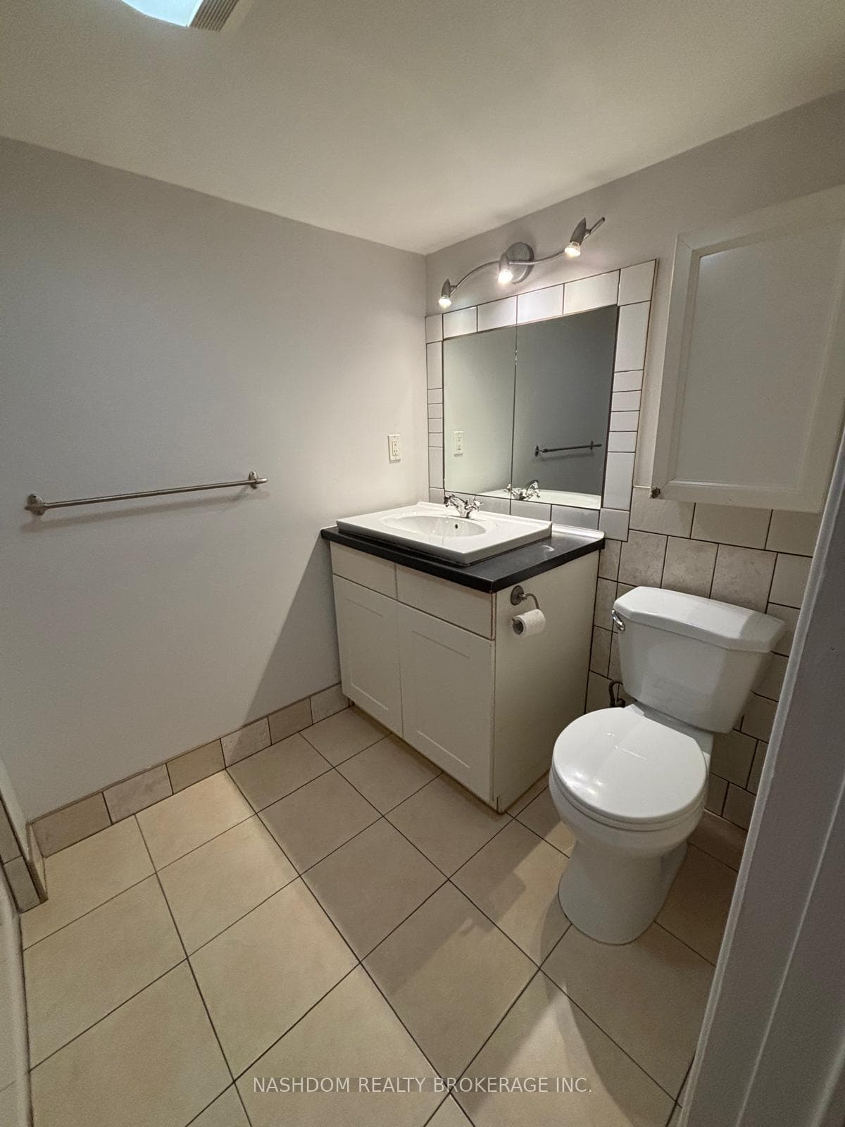 209 Balsam Avenue Unit Lower photo 9