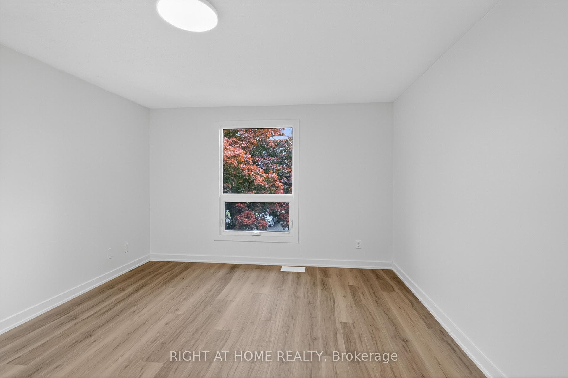 2311 Stonehenge Crescent photo 19