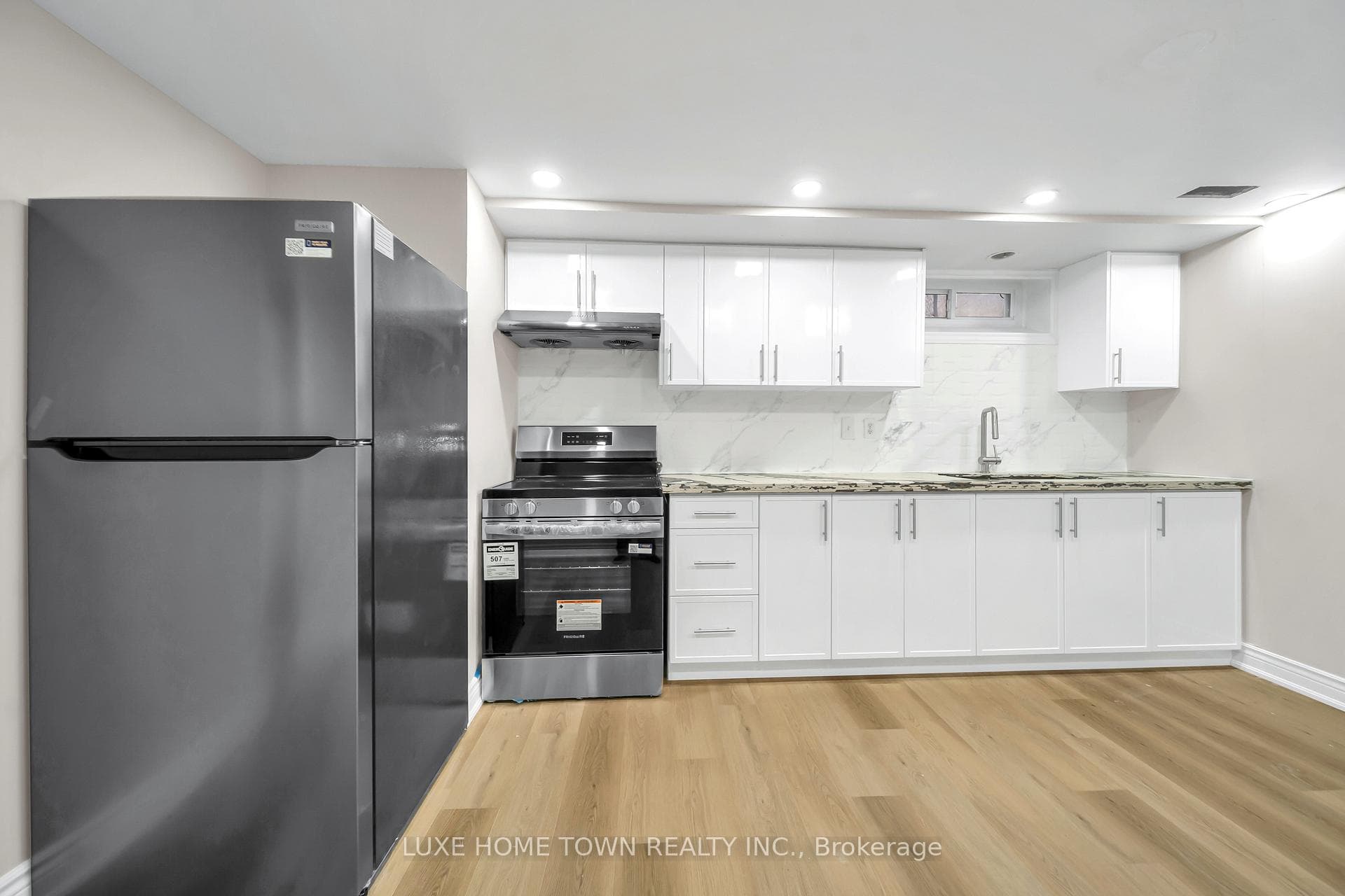 46 Elmwood Avenue photo 31