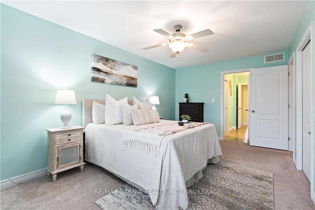 299 CASSANDRA Boulevard photo 17