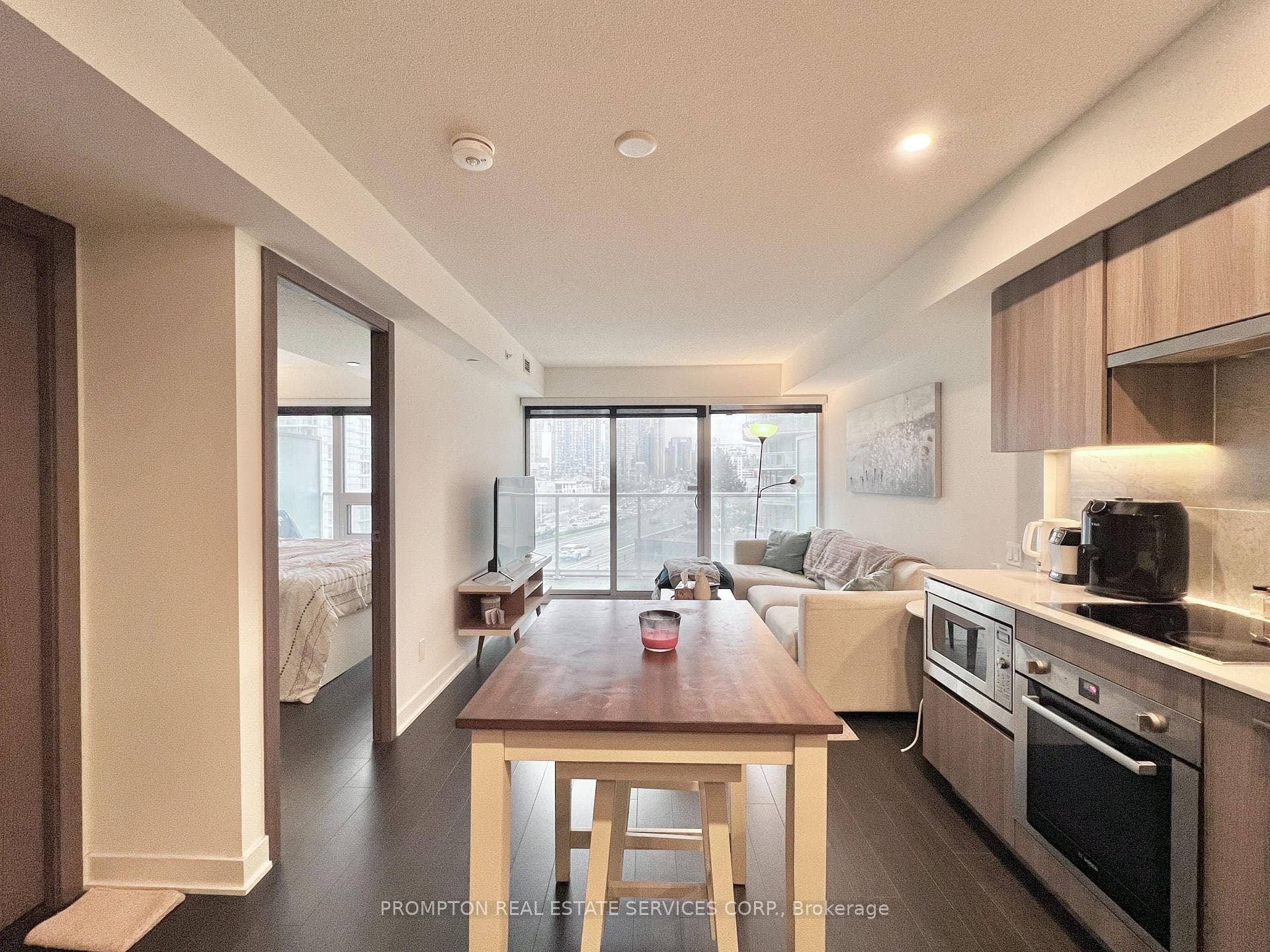 17 Bathurst Street Unit 811 photo 3