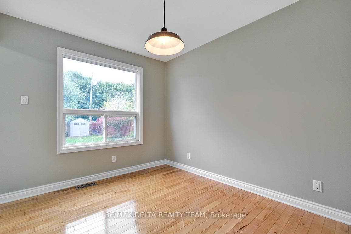 397 Phoenix Crescent photo 11