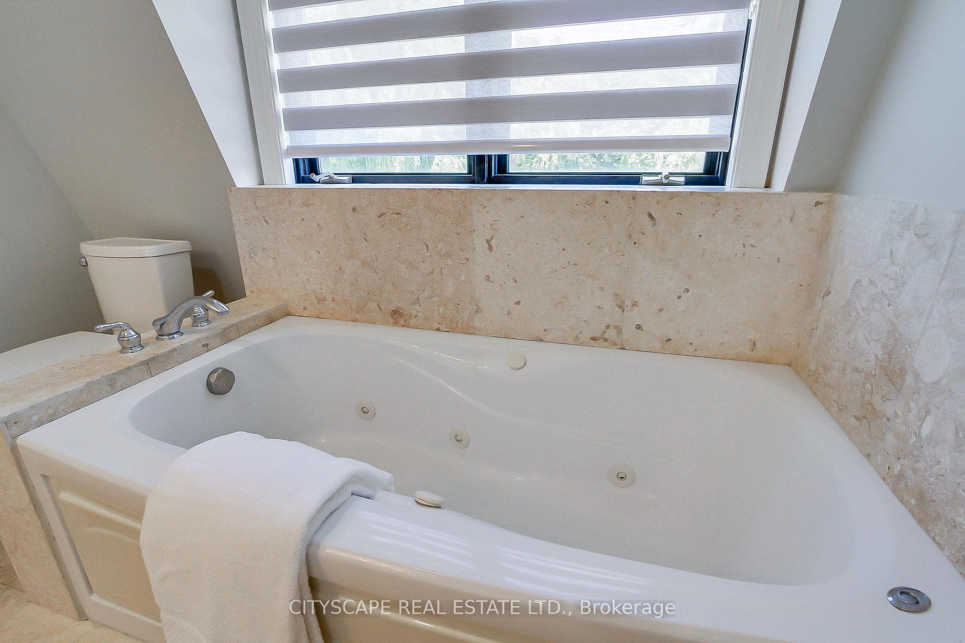1543 Indian Grove photo 26