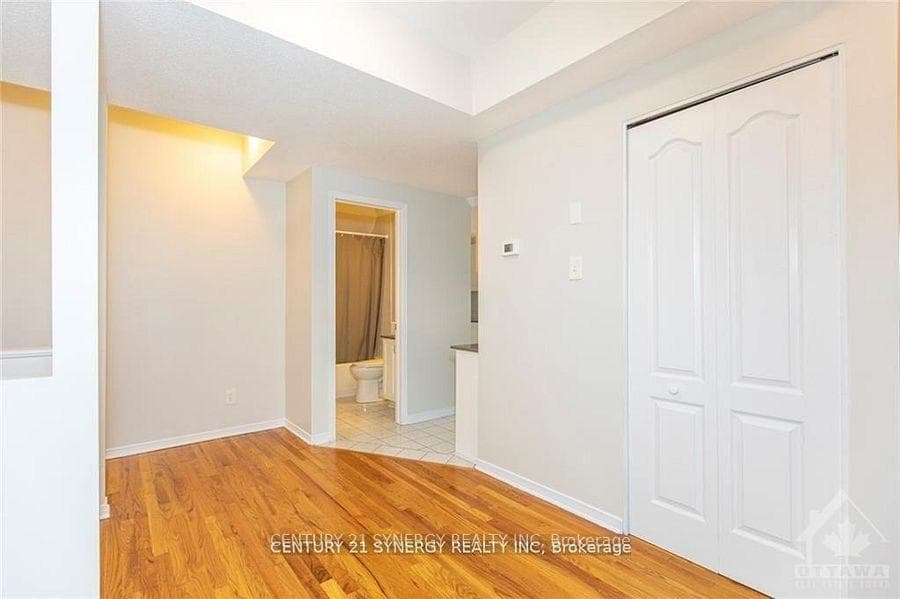 450 Maclaren Street Unit 10 photo 11