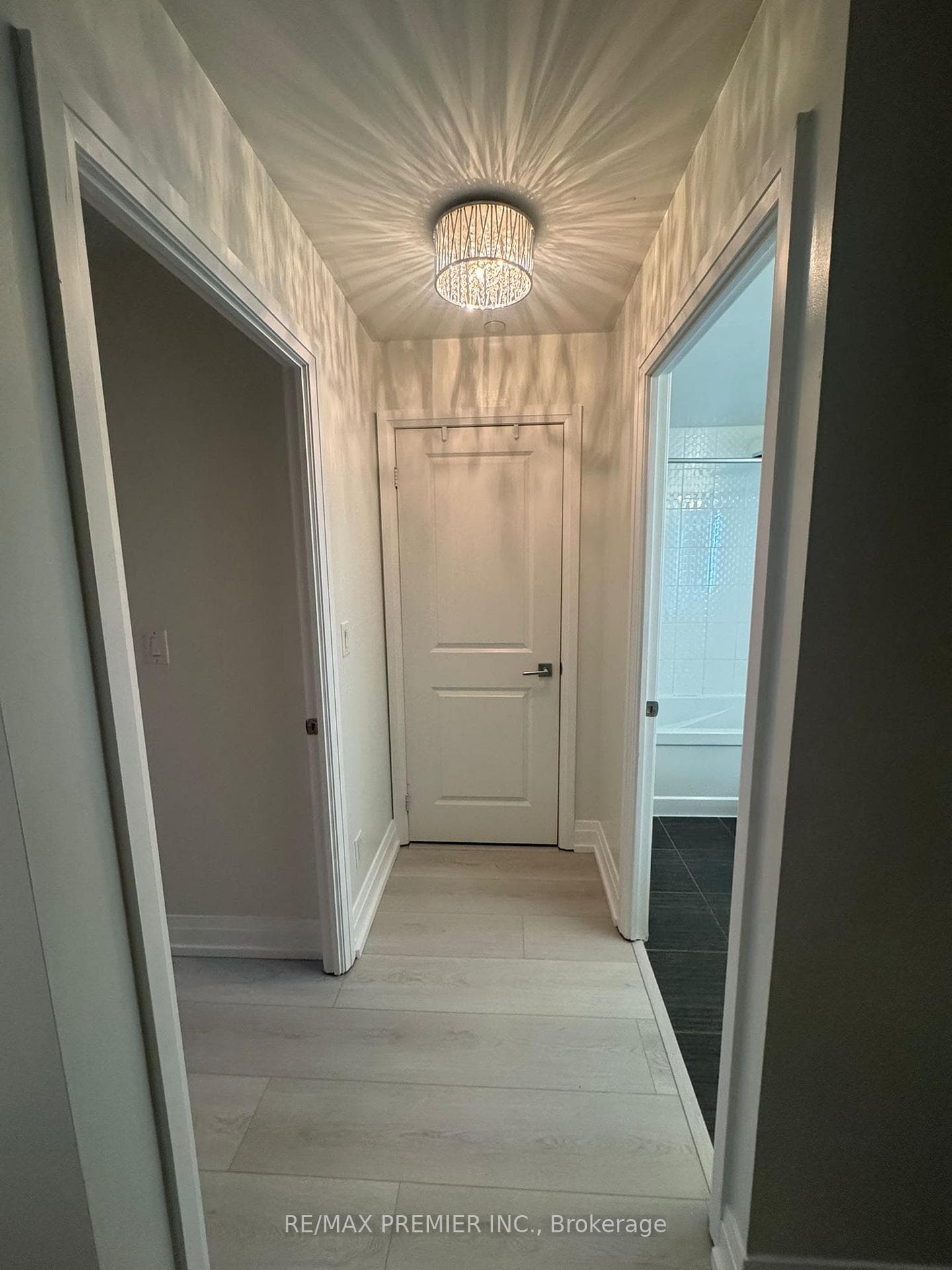 7165 Yonge Street Unit 1411 photo 5