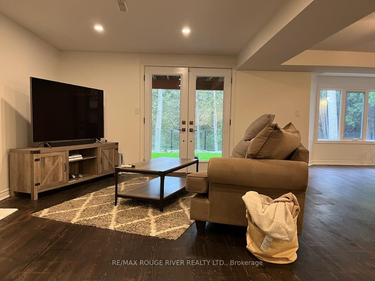 36 White Cliffe Drive Unit lower photo 8