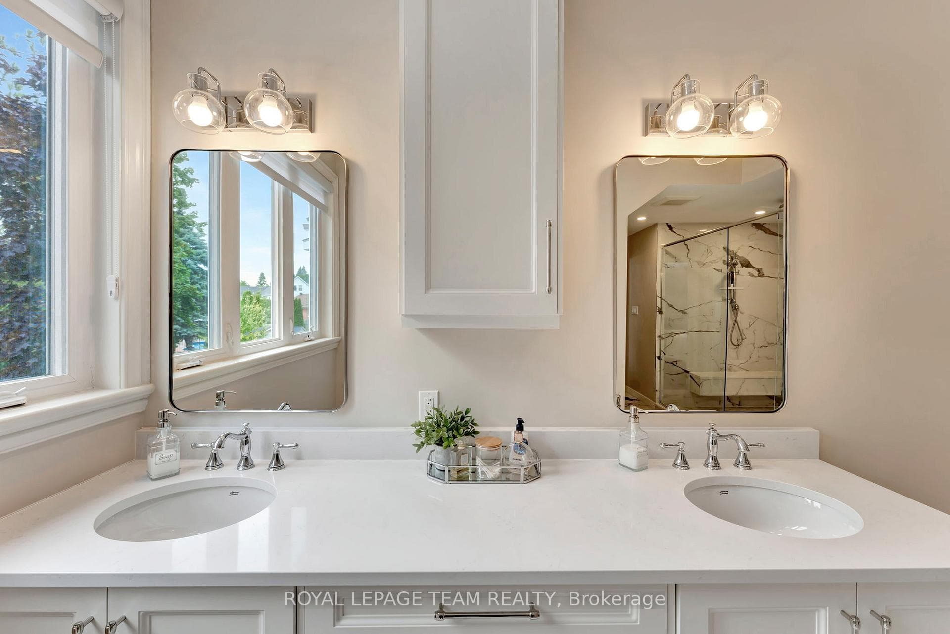 Double vanity/sinks in the primary bedroom ensuite