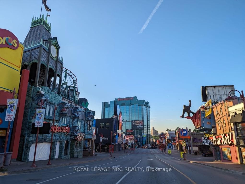 Clifton Hill Tourist Attraction