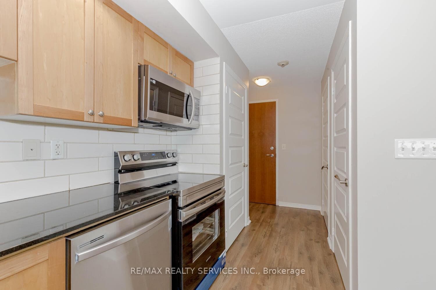 215 Queen Street Unit 808 photo 14