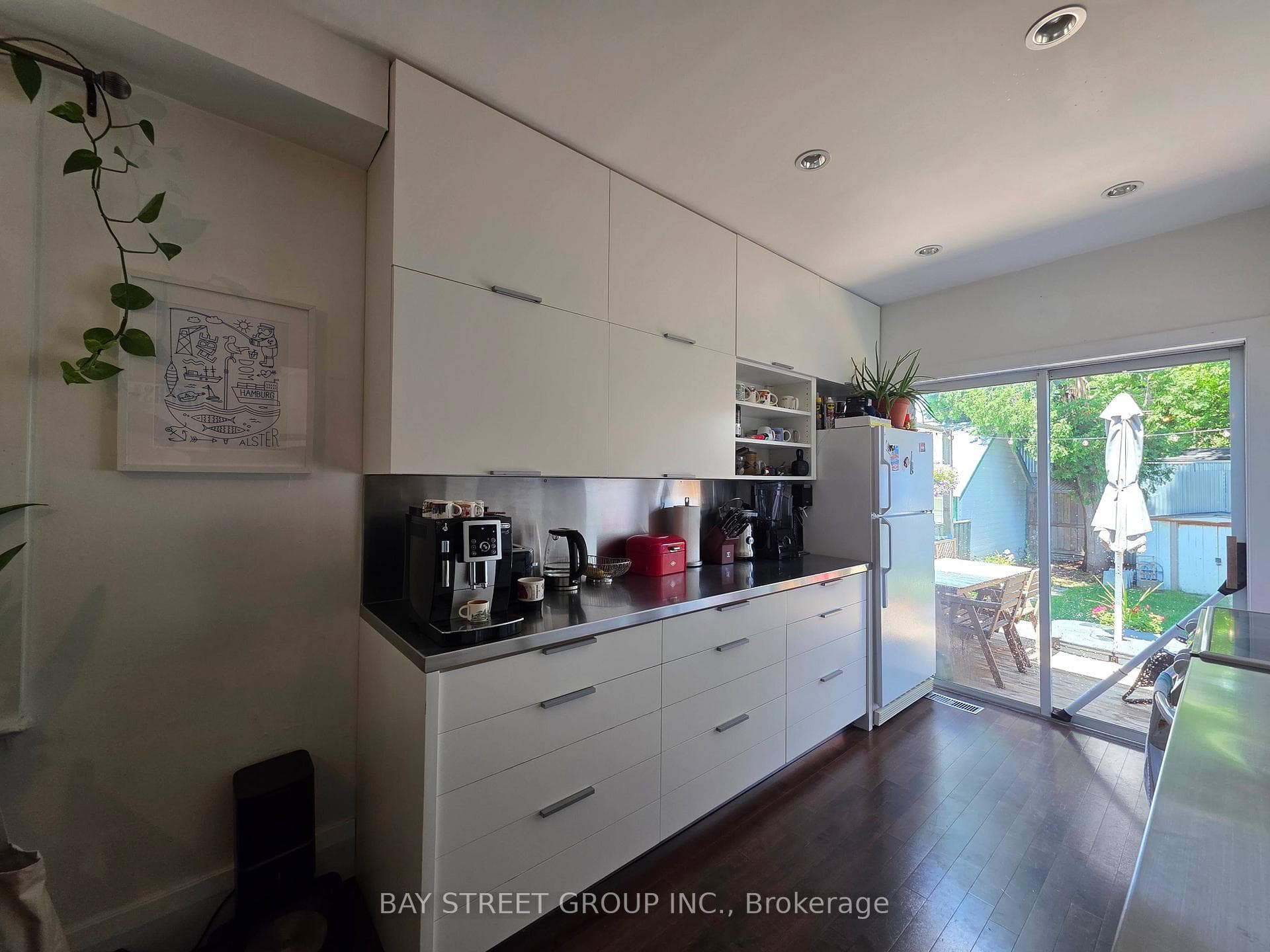 76 Milverton Boulevard photo 3