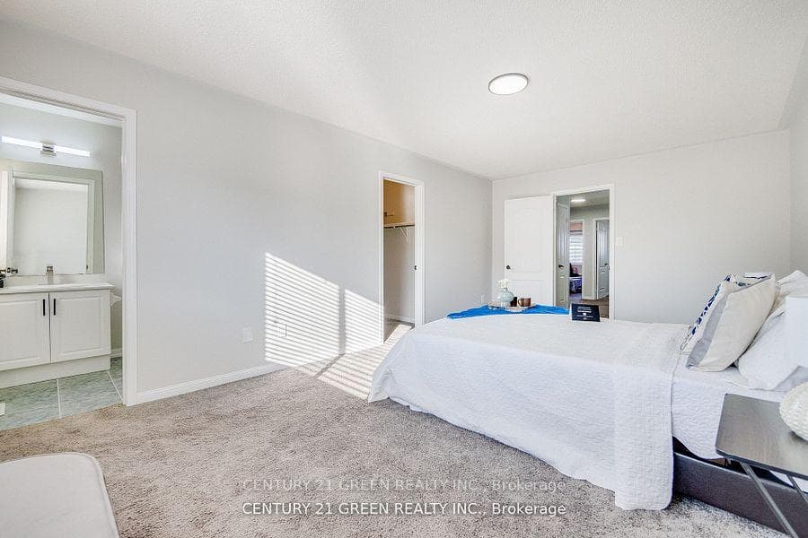 607 Willmott Crescent photo 22