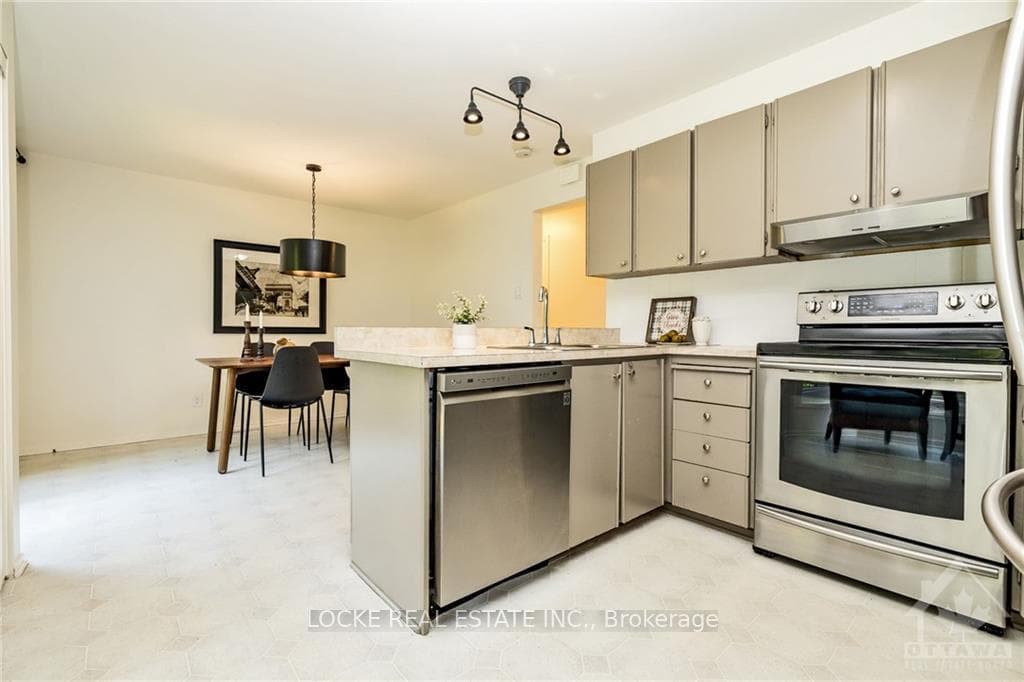 1826 WOODHAVEN Heights photo 13