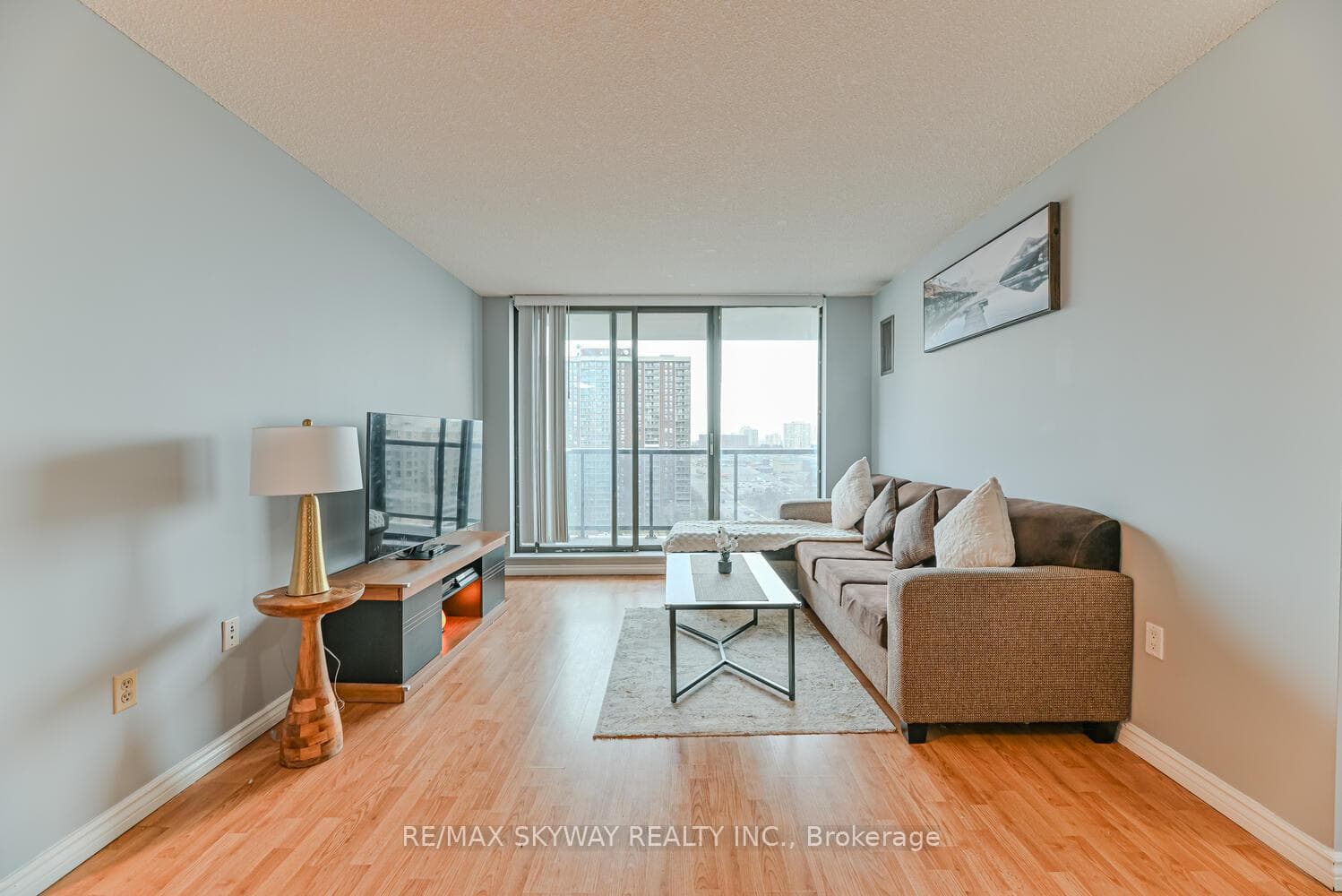 17 Knightsbridge Road Unit 1606 photo 5