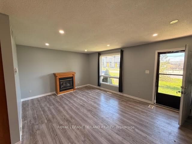 165 Railway Avenue photo 7