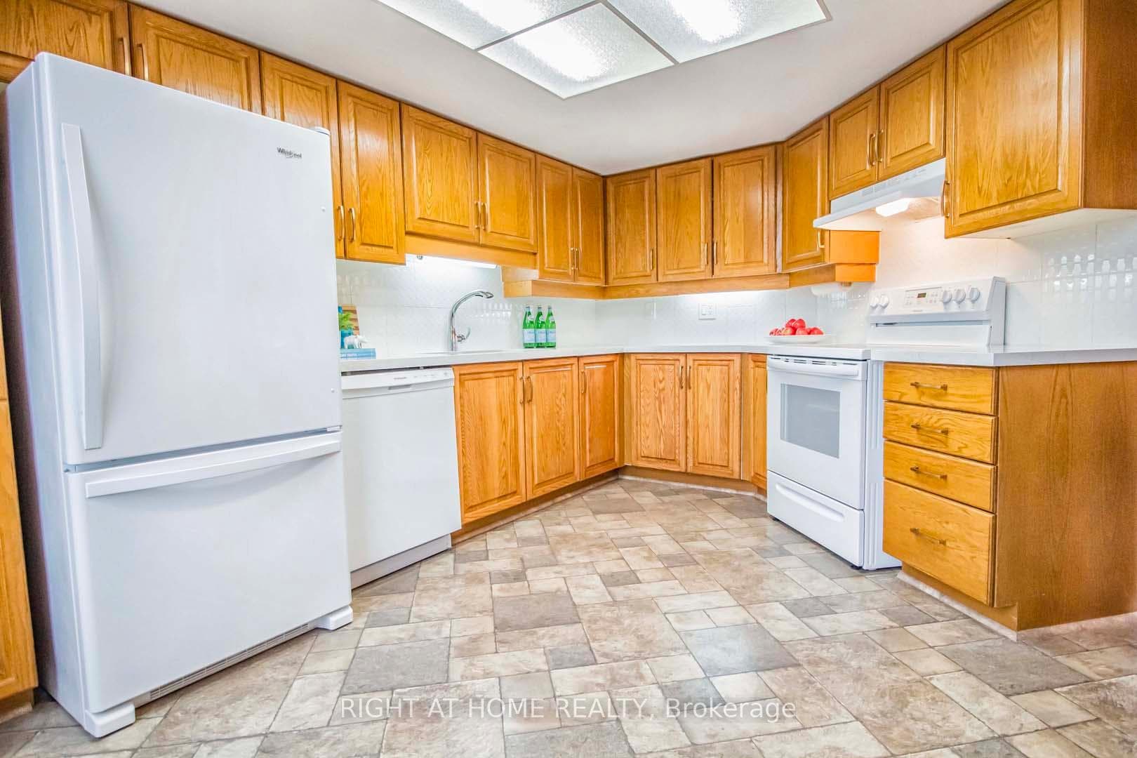 20 Cherrytree Drive Unit 306 photo 14