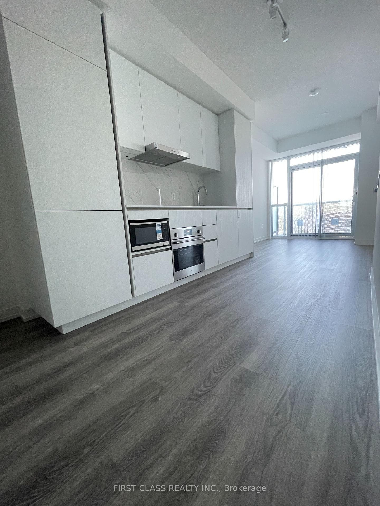 8 Interchange Way Unit 5607 photo 7