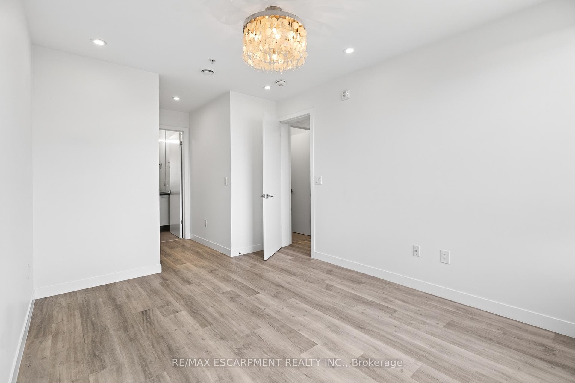 479 Charlton Avenue Unit 506 photo 27