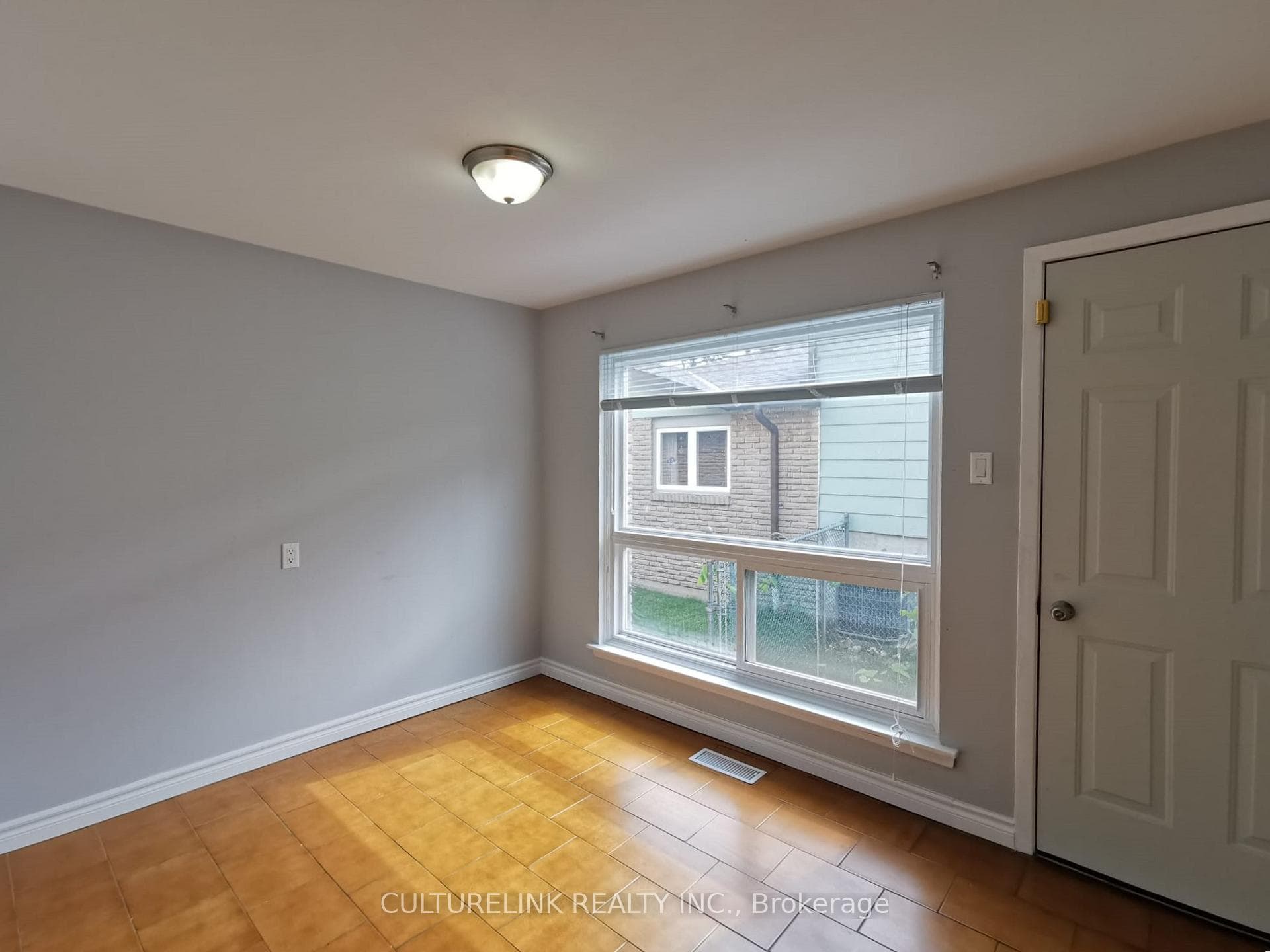 18 Westwater Drive photo 11