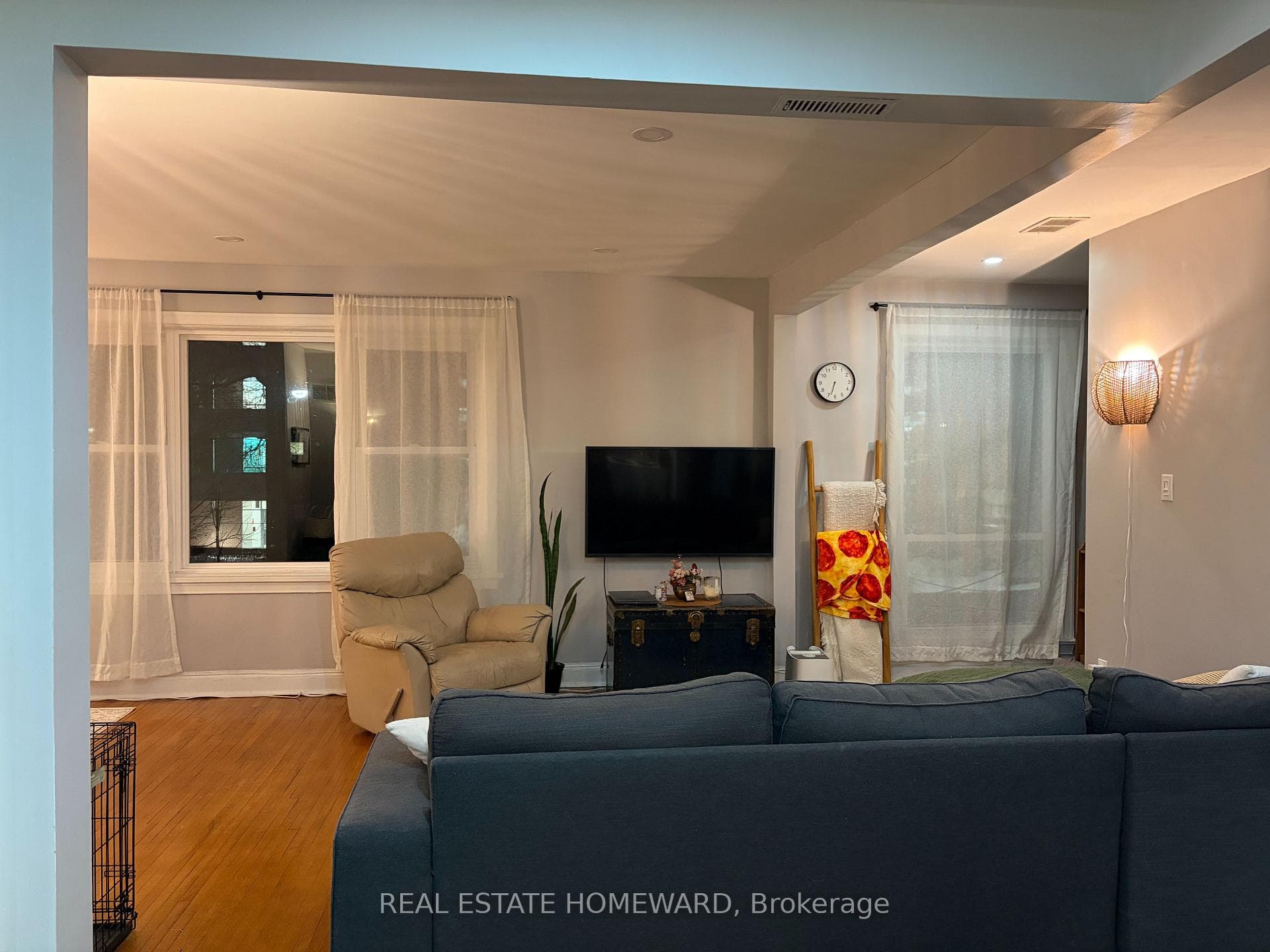 158 Millwood Road Unit Upper photo 5