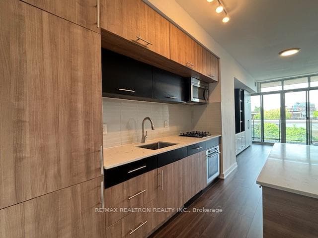 205 Manning Avenue Unit #301 photo 8