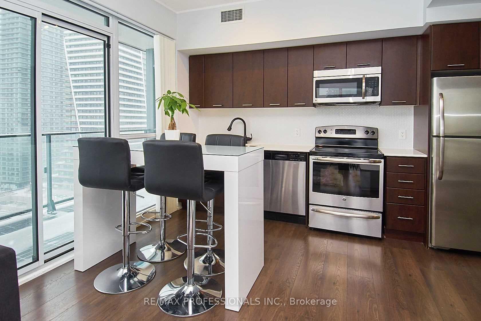 2200 Lake Shore Boulevard Unit 2107 photo 8