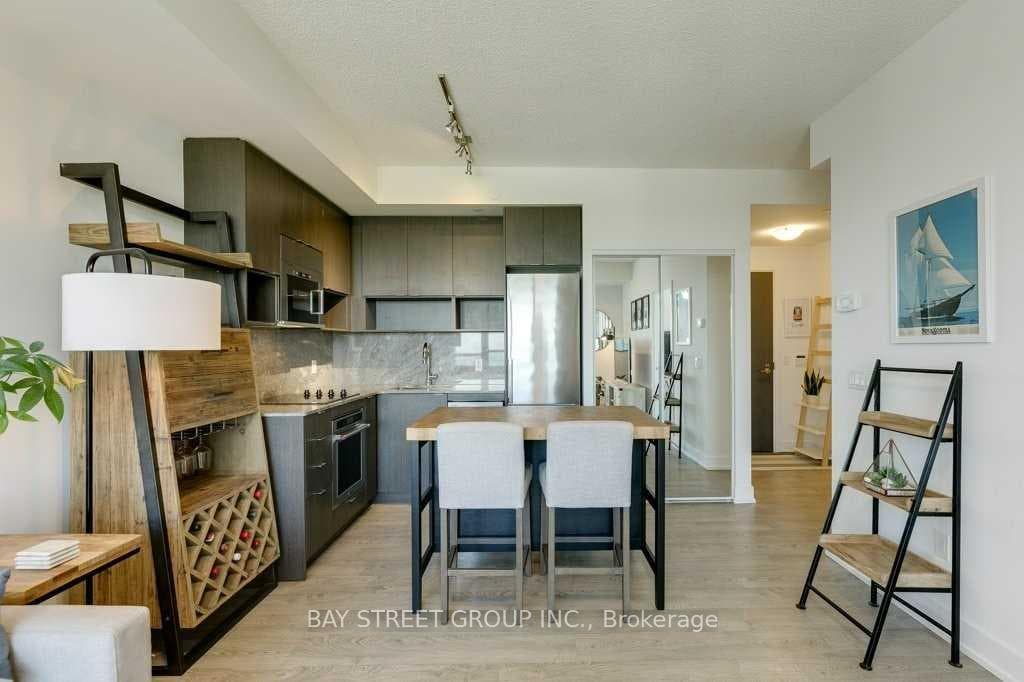 7 Mabelle Avenue Unit 4403 photo 3