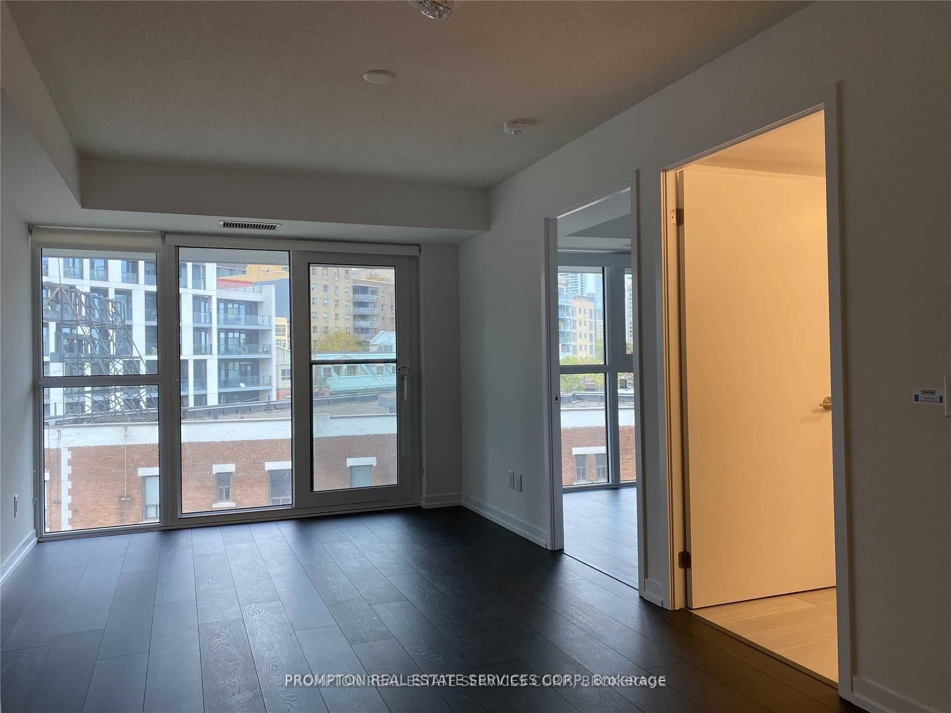 219 Dundas Street Unit 607 photo 5