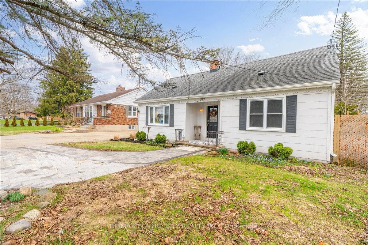 549 Victoria Street photo 3