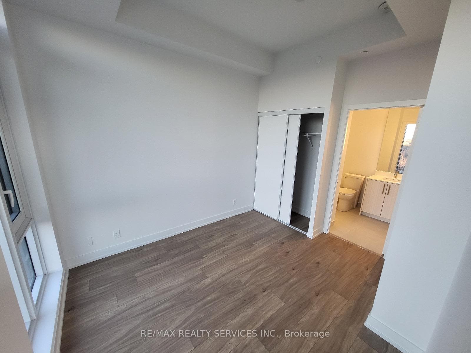 225 veterans Drive Unit 302 photo 6