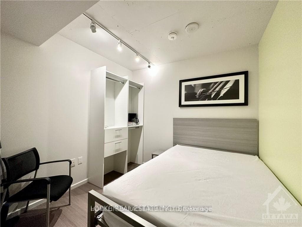 105 Champagne Avenue Unit 1610 photo 8
