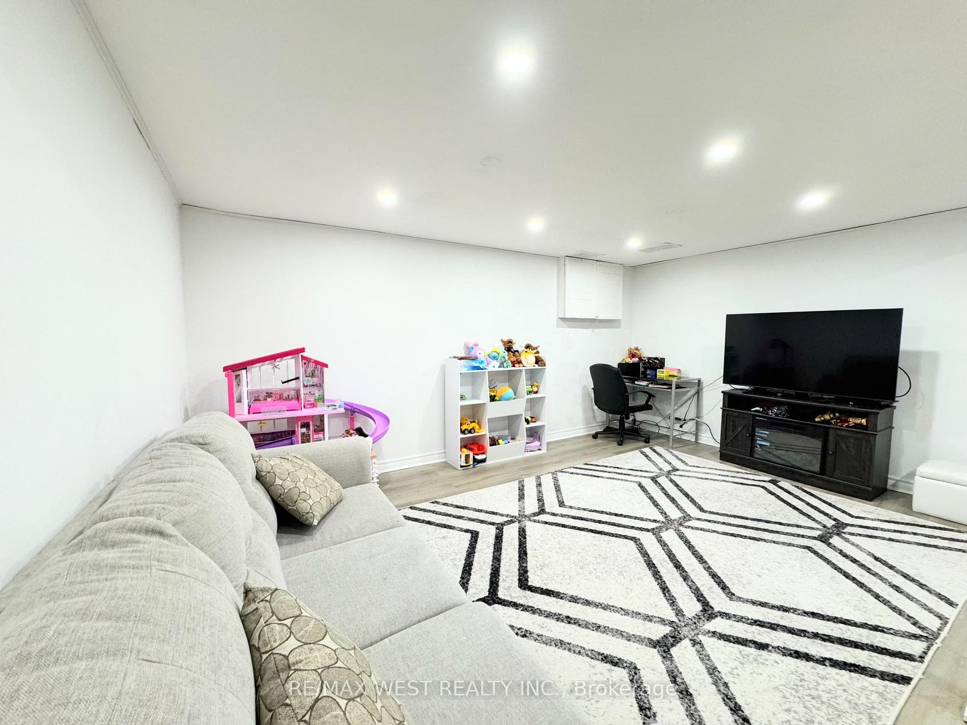 10 Hardcastle Court photo 24