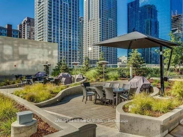 386 Yonge Street Unit 3801 photo 7
