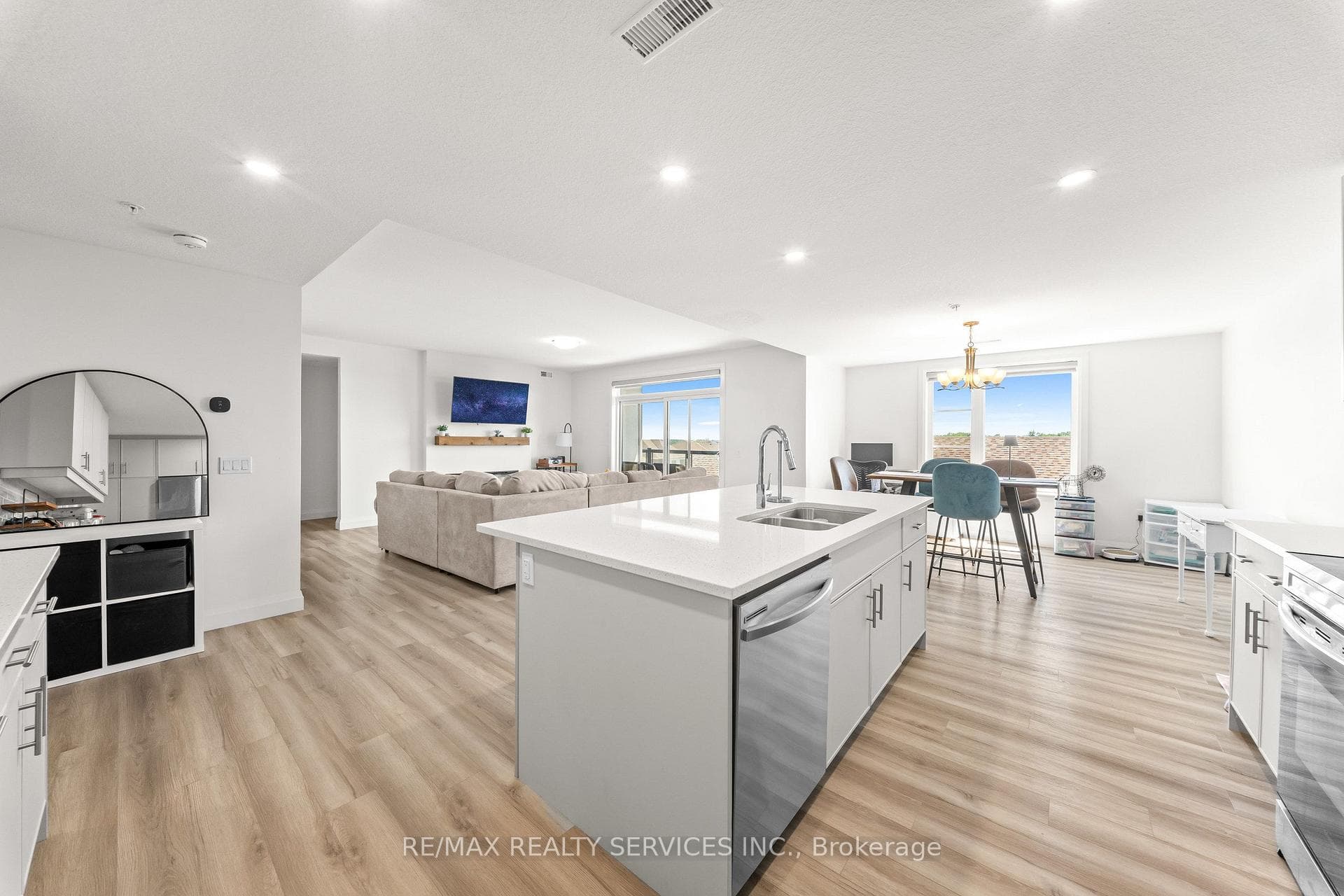 99B Farley Road Unit 304 photo 16