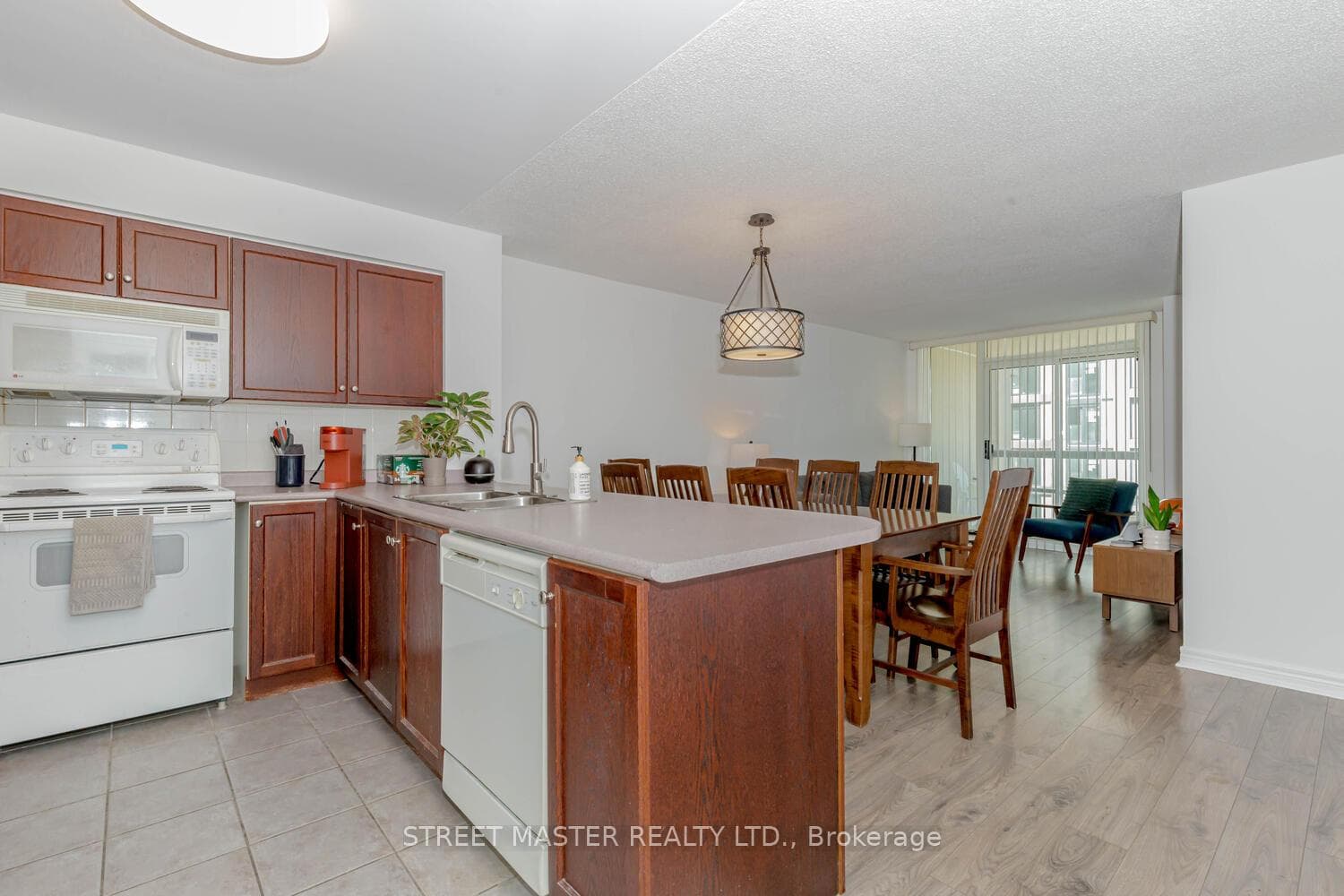 156 Enfield Place Unit 1802 photo 9