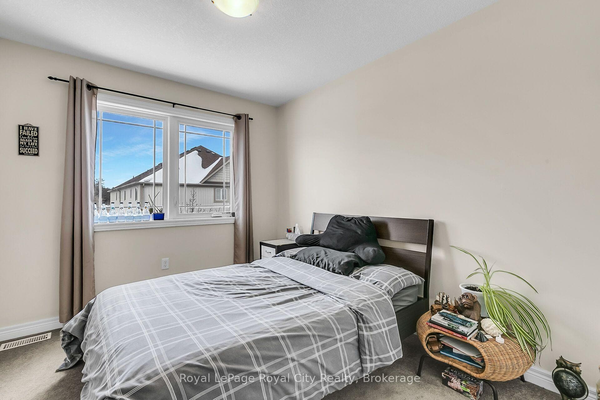 355 Macalister Boulevard Unit 9 photo 11