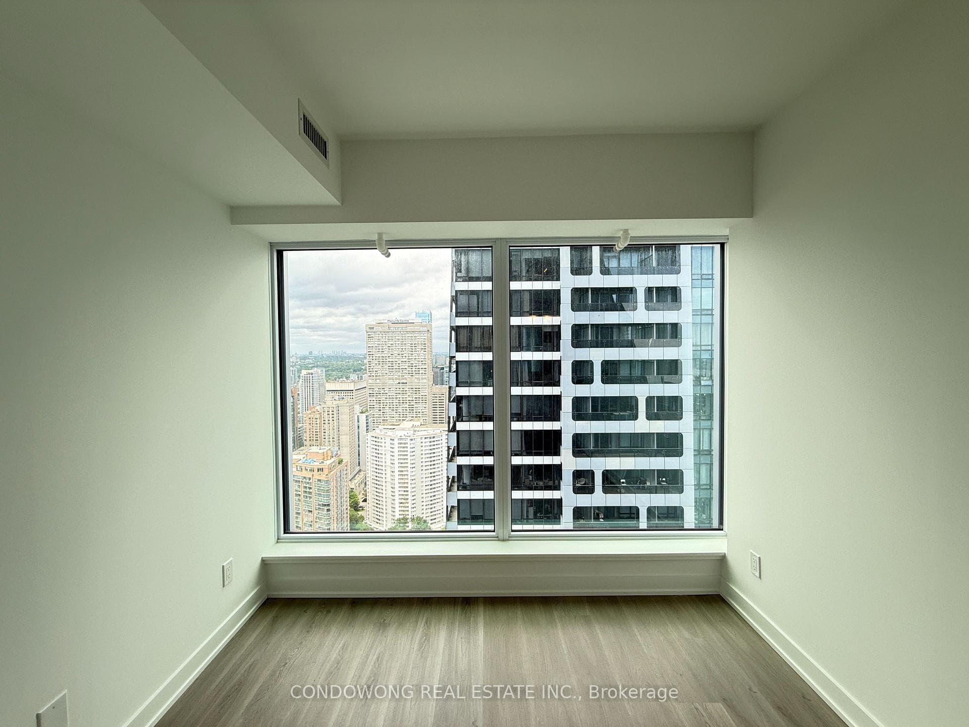 8 Wellesley Street Unit 5003 photo 14