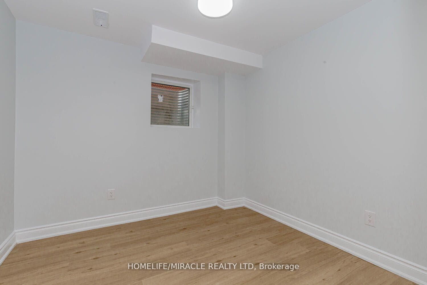 44 Leatherhead Court Unit Lower photo 28