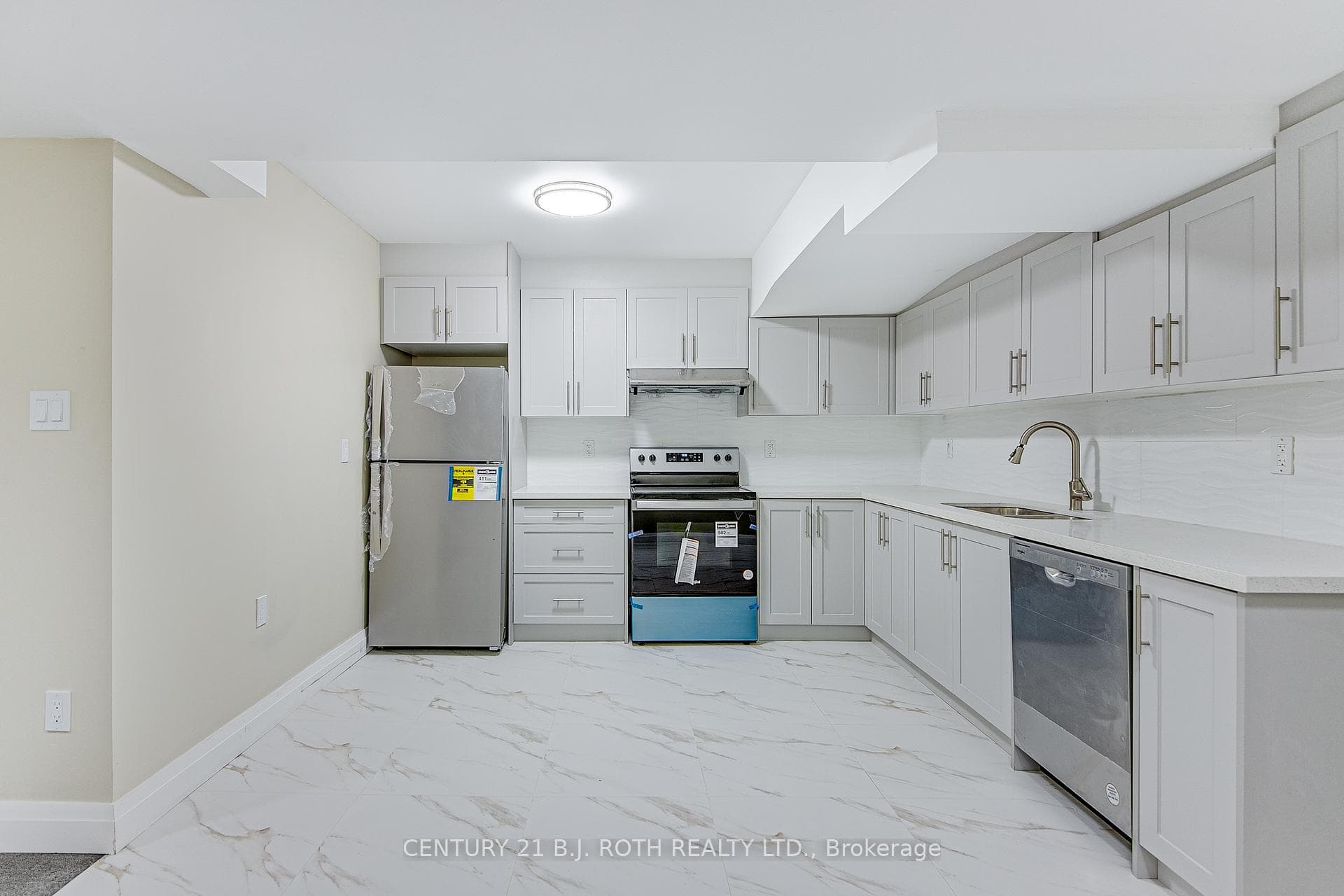 98 Peel Street Unit 2 photo 4