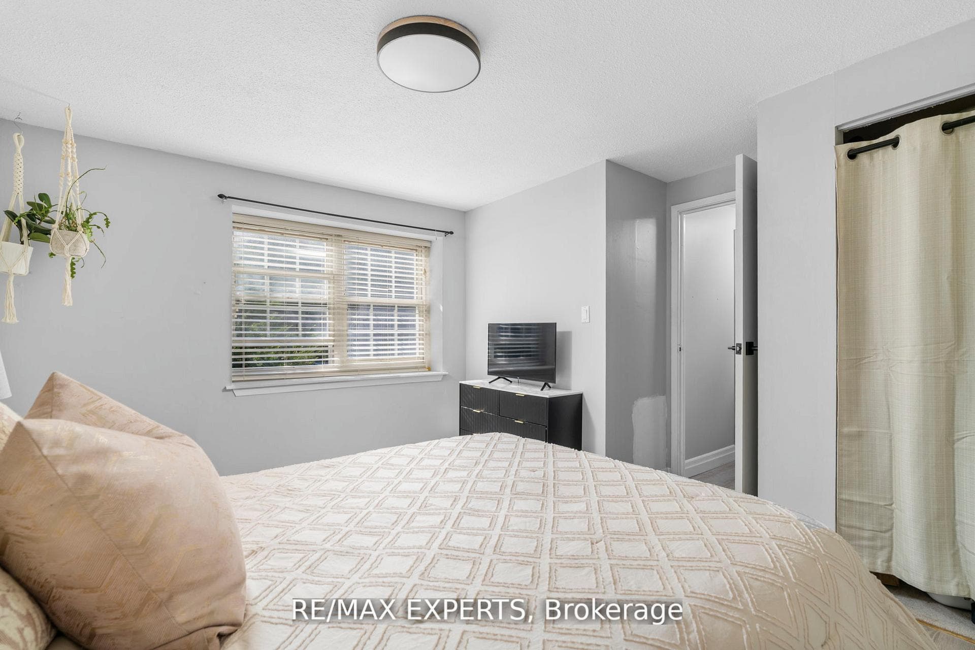 128 Heather Avenue photo 32