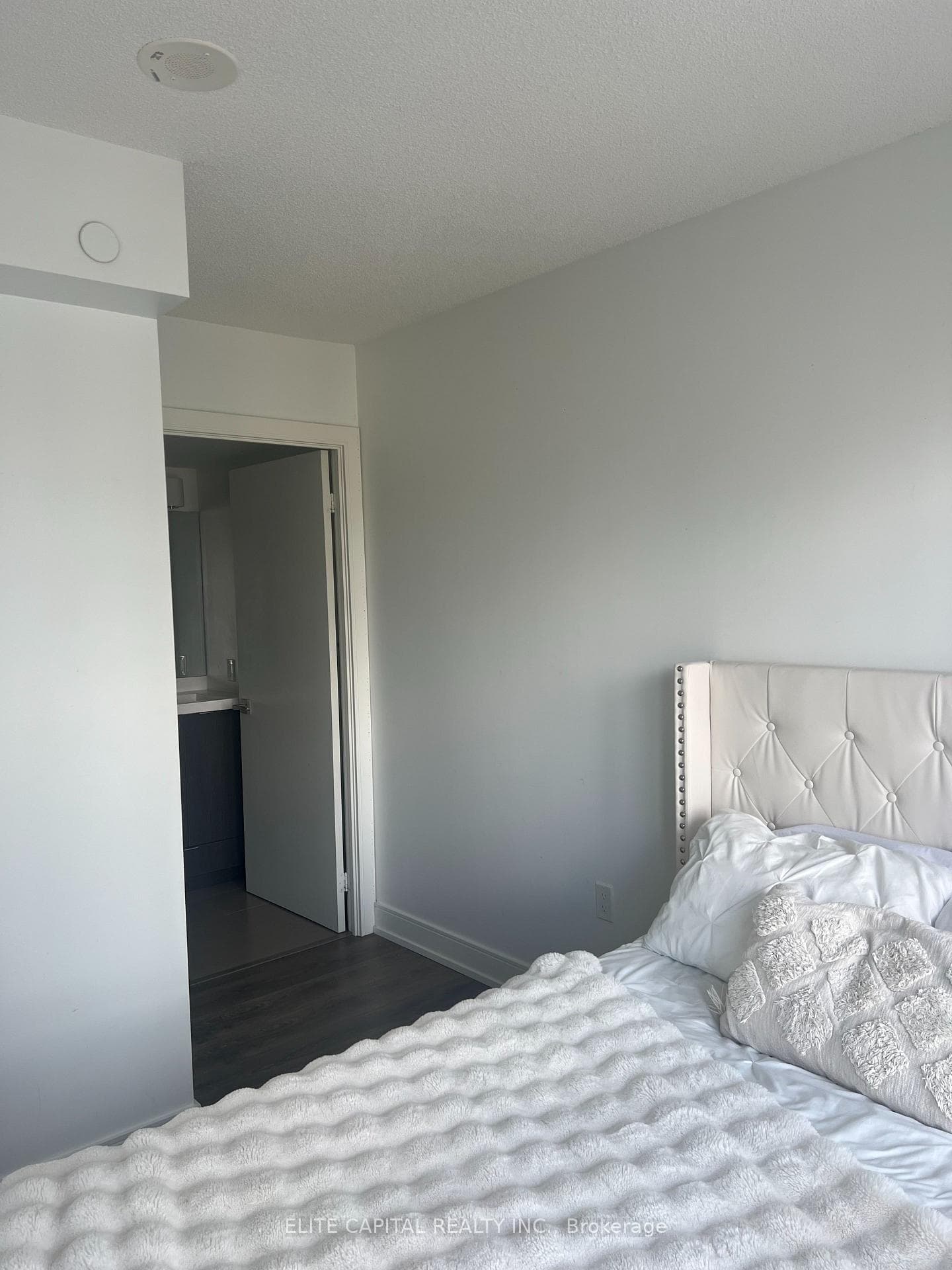 89 Mcgill Street Unit 1805 photo 17