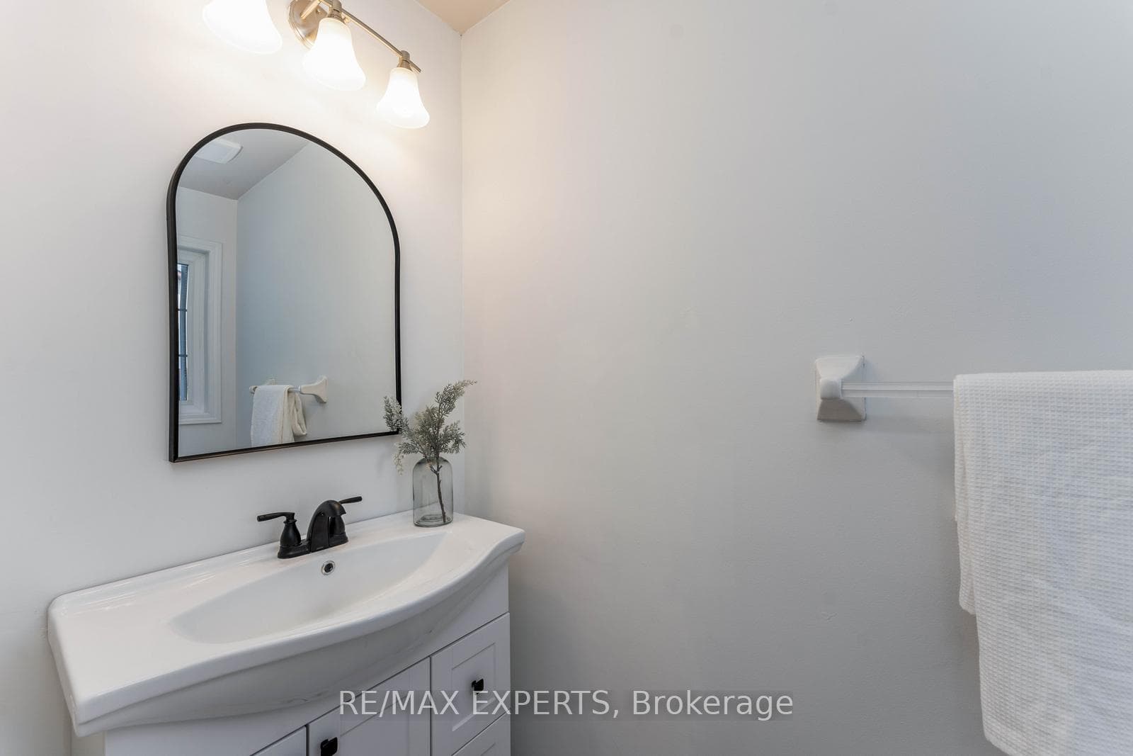 488 Yonge Street Unit 14 photo 16
