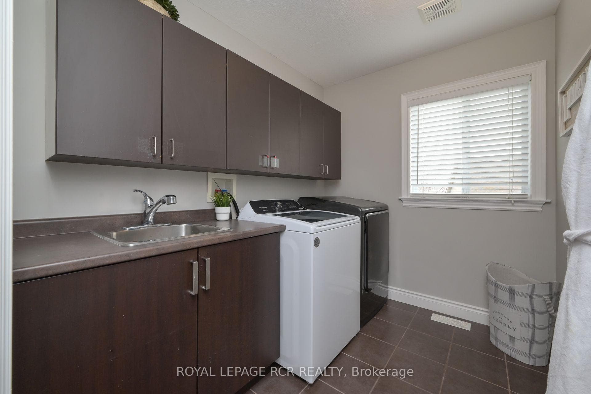 5 Dinnick Crescent photo 23