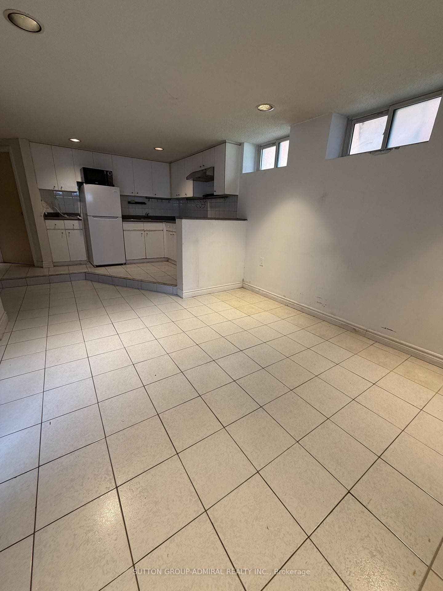1188 Avenue Road Unit B photo 2