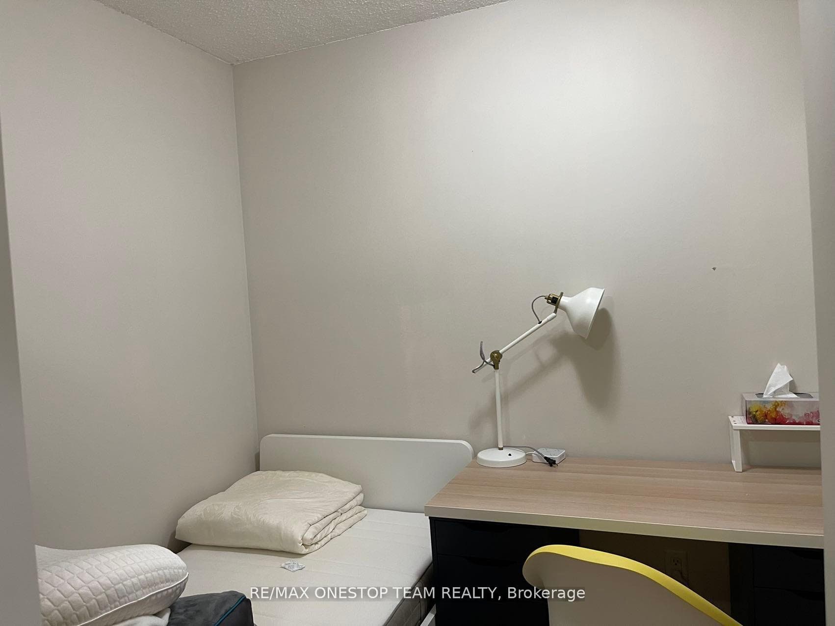 21 Carlton Street Unit 406 photo 10