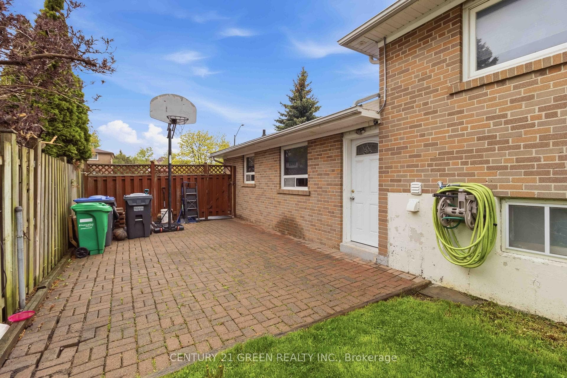 74 Davenport Crescent photo 40
