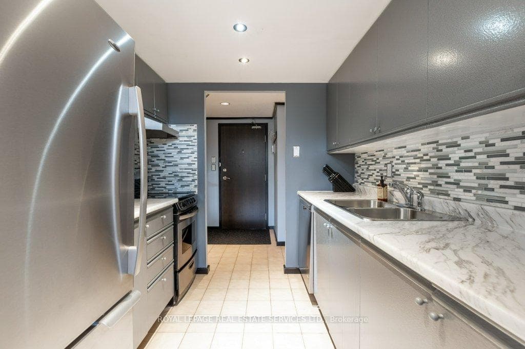 15 Maitland Place Unit 409 photo 9
