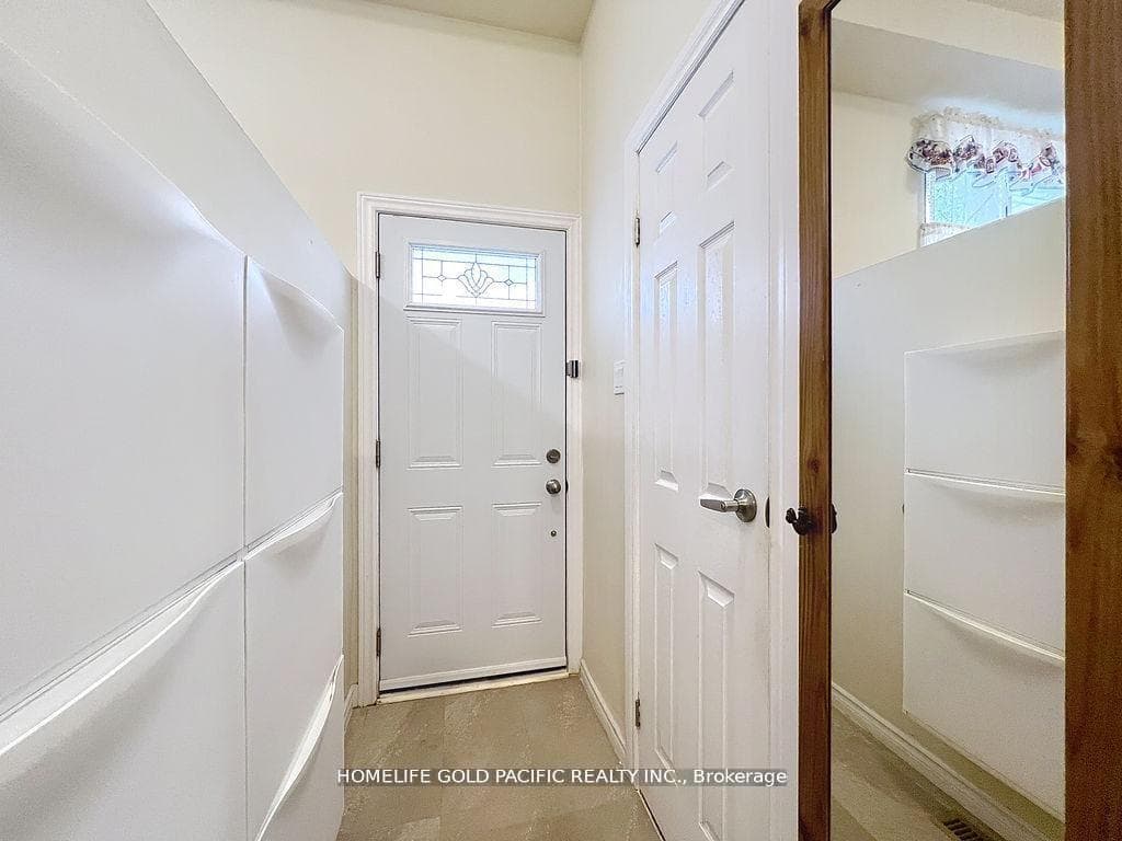 42 Stonehill Court Unit 11 photo 3