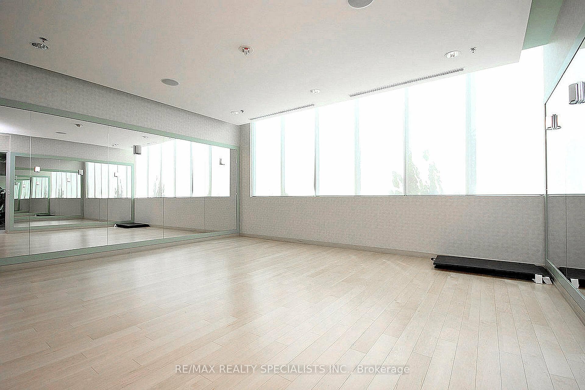 100 John Street Unit 1806 photo 27